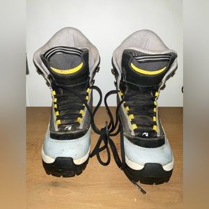 K2 SONIC, SNOWBOARDING BOOTS, USED, FAIR CONDITION, GREY AND BLACK